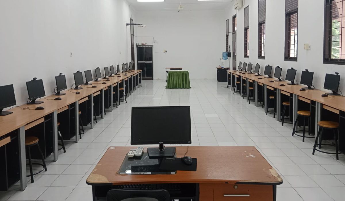 Samh Klang Computer Lab SMK Negeri 10 Malang
